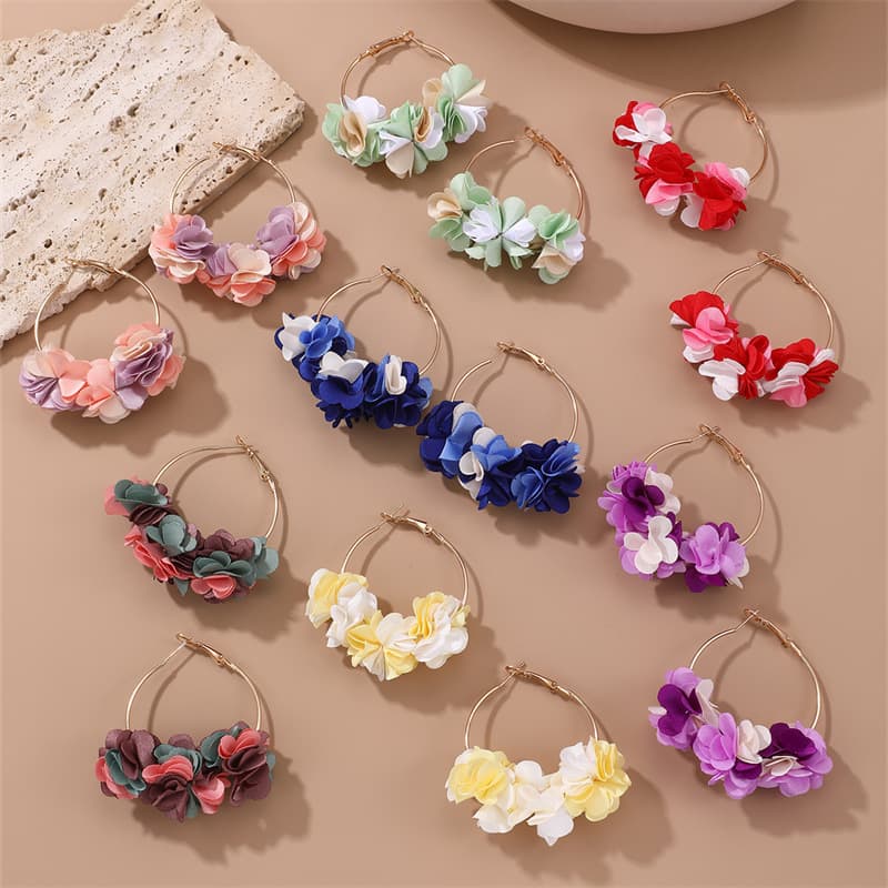 Aretes con pétalos degradados estilo japonés y coreano