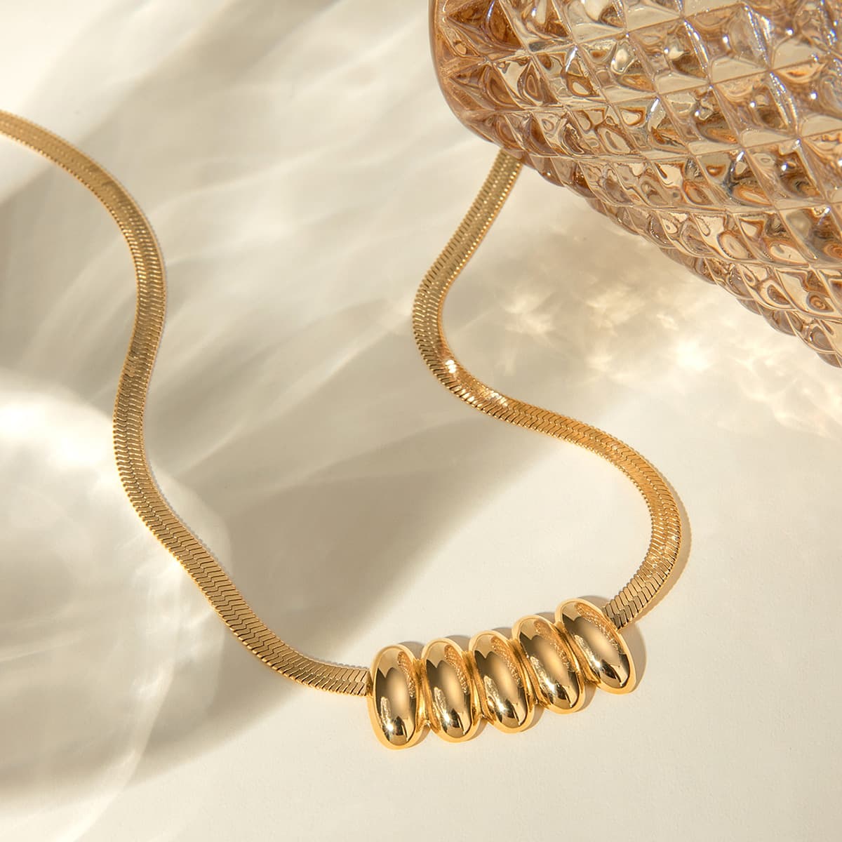 Collar de acero inoxidable con acabado oro 18K y cadena serpiente