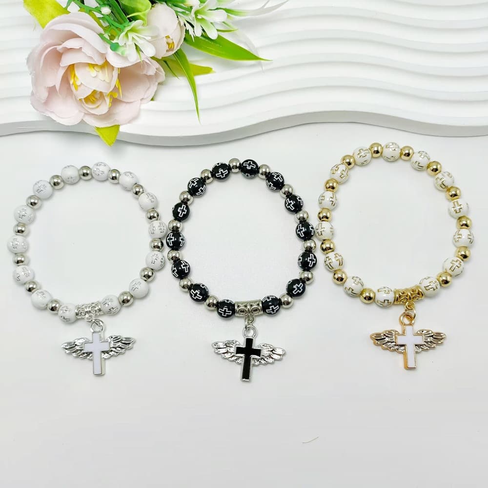 Pulsera rosario con cuentas crucifijas dorado