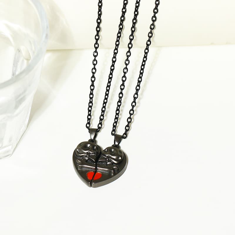 Collar calavera magnético estilo punk para parejas