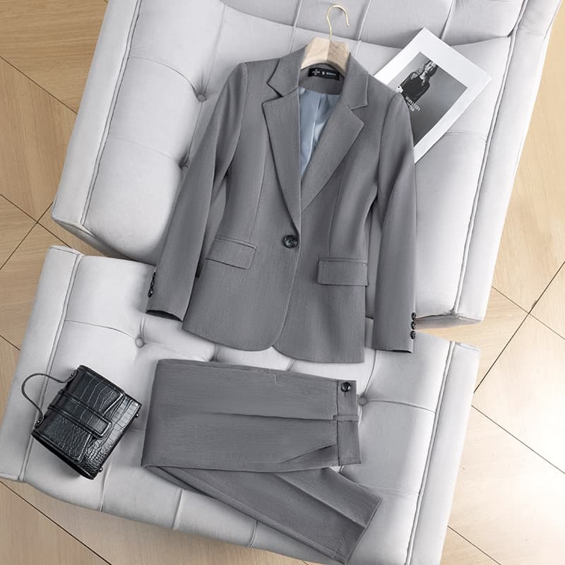 Traje ejecutivo gris para mujer, chaqueta y pantalones