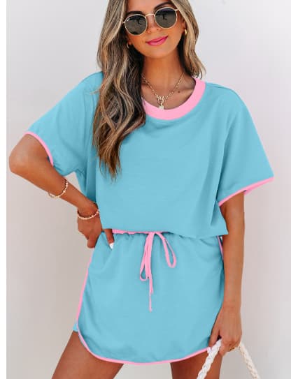 Conjunto de playera y skort con hombro caído y bloques de color