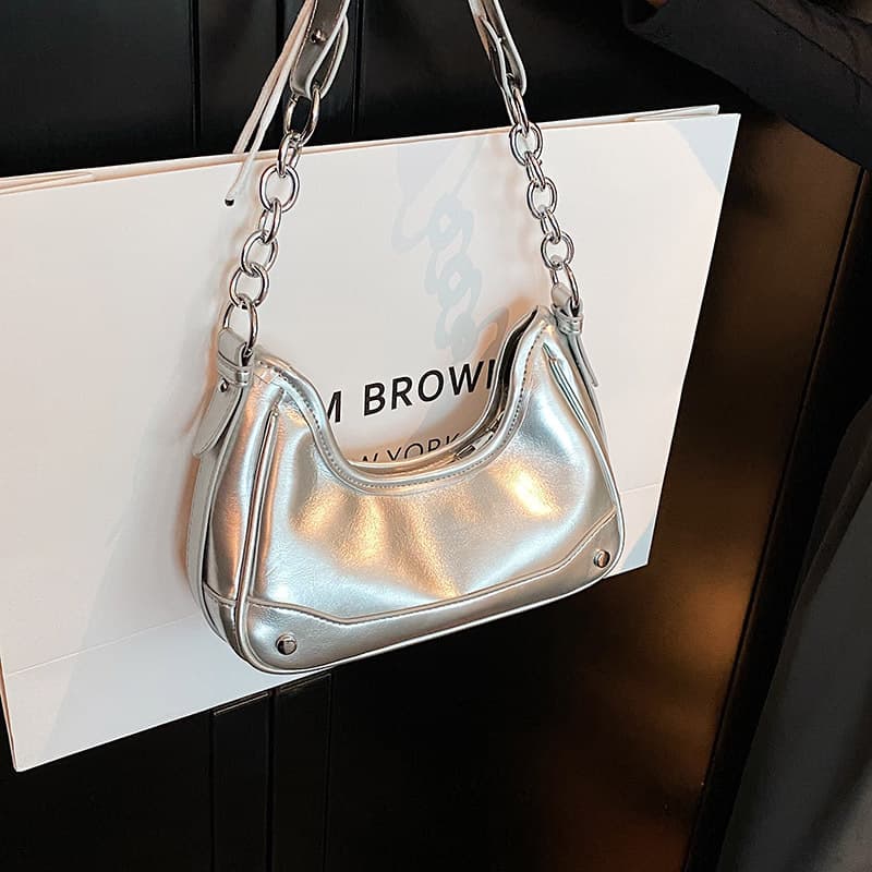 Bolsa de hombro estilo saquito urbano y minimalista