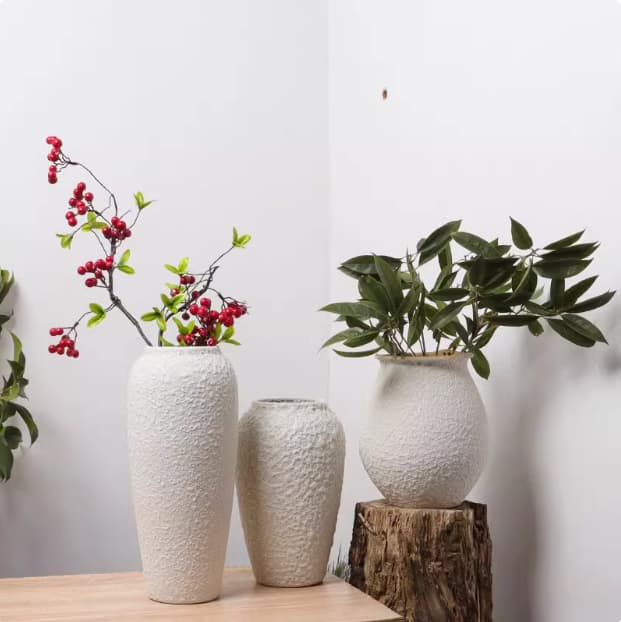 Florero de cerámica blanca para decoración