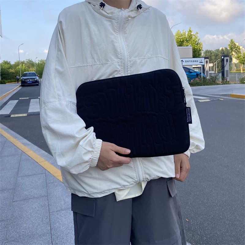 Funda bordada para laptop y tablet con aislamiento