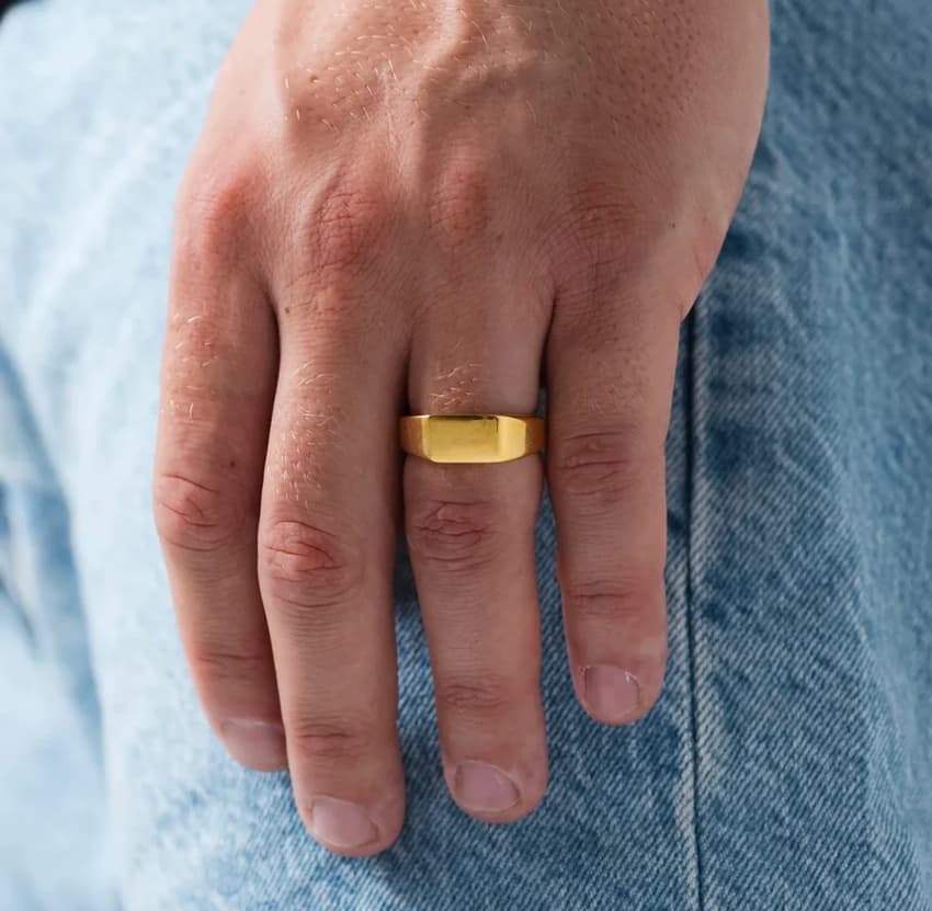 Anillo con diseños variados