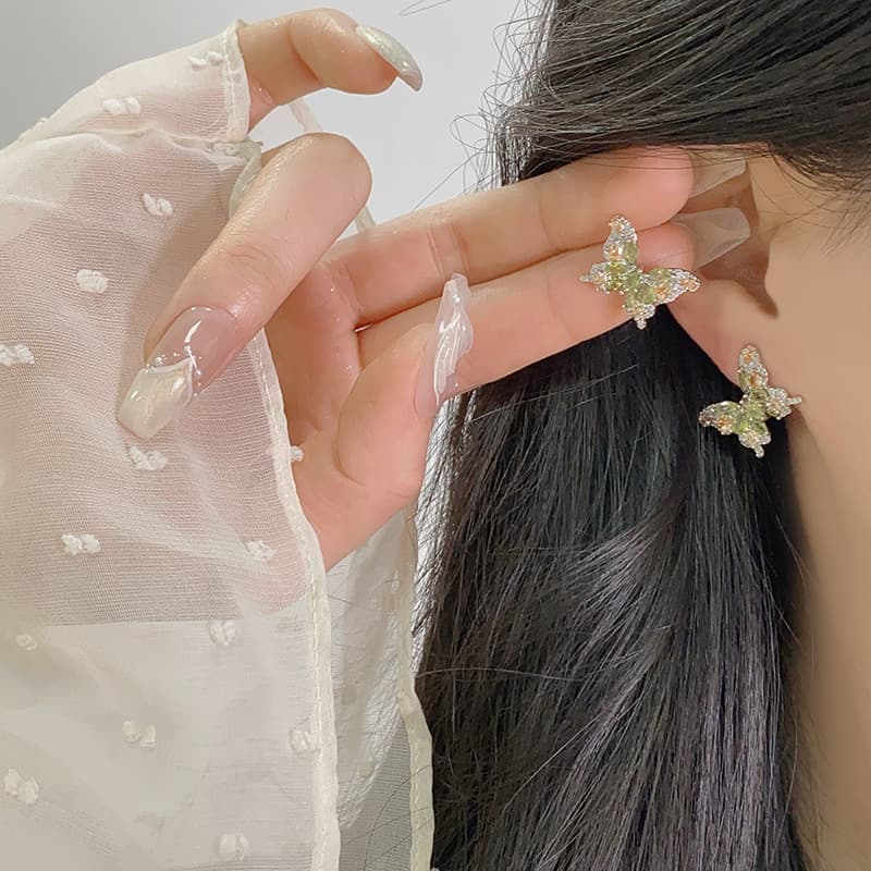 Aretes mariposa con circones versátiles