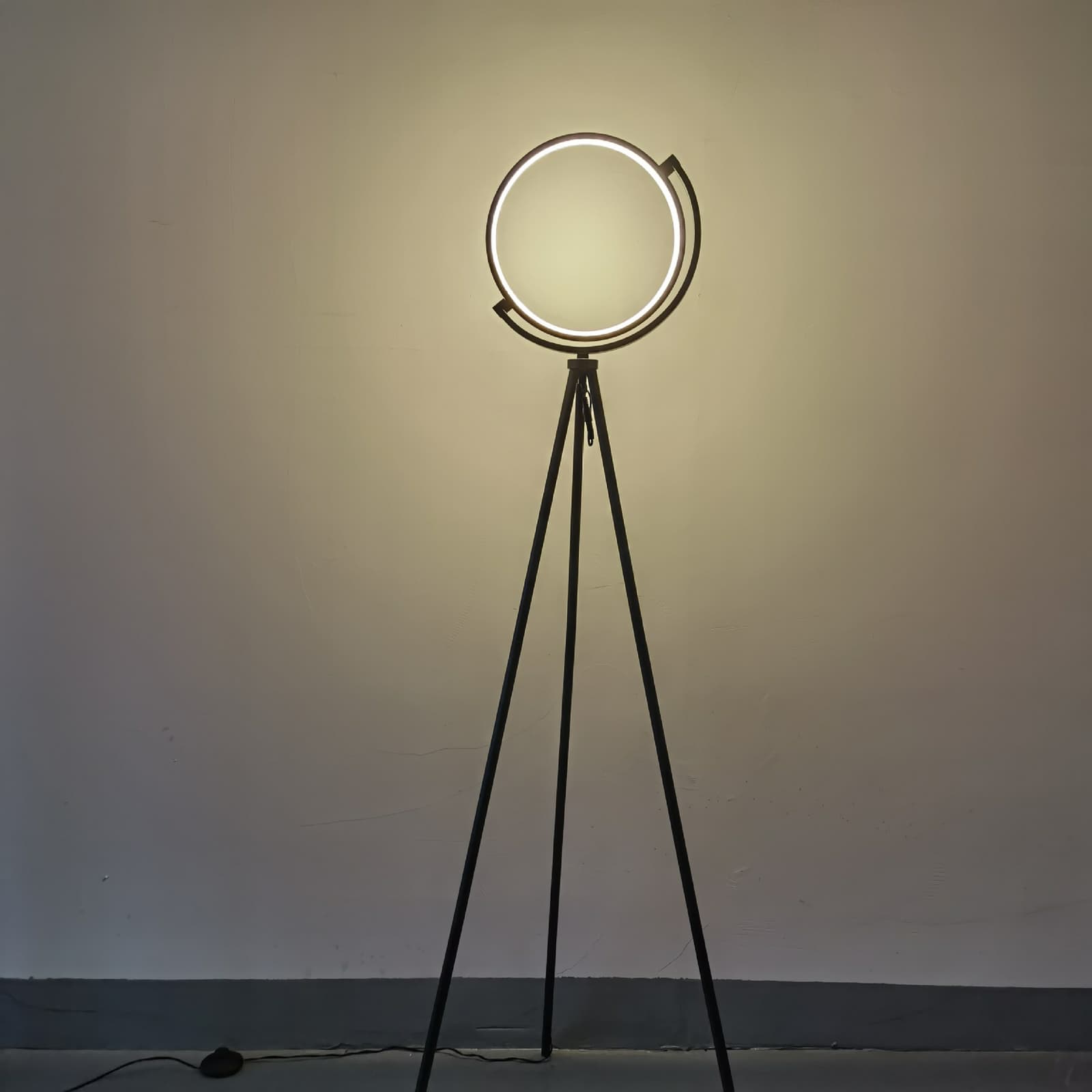 Lámpara de piso LED de aluminio para estudio