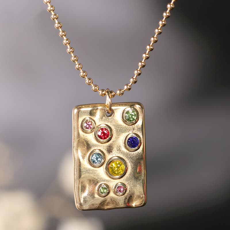 Collar con colgante geométrico de acero inoxidable dorado