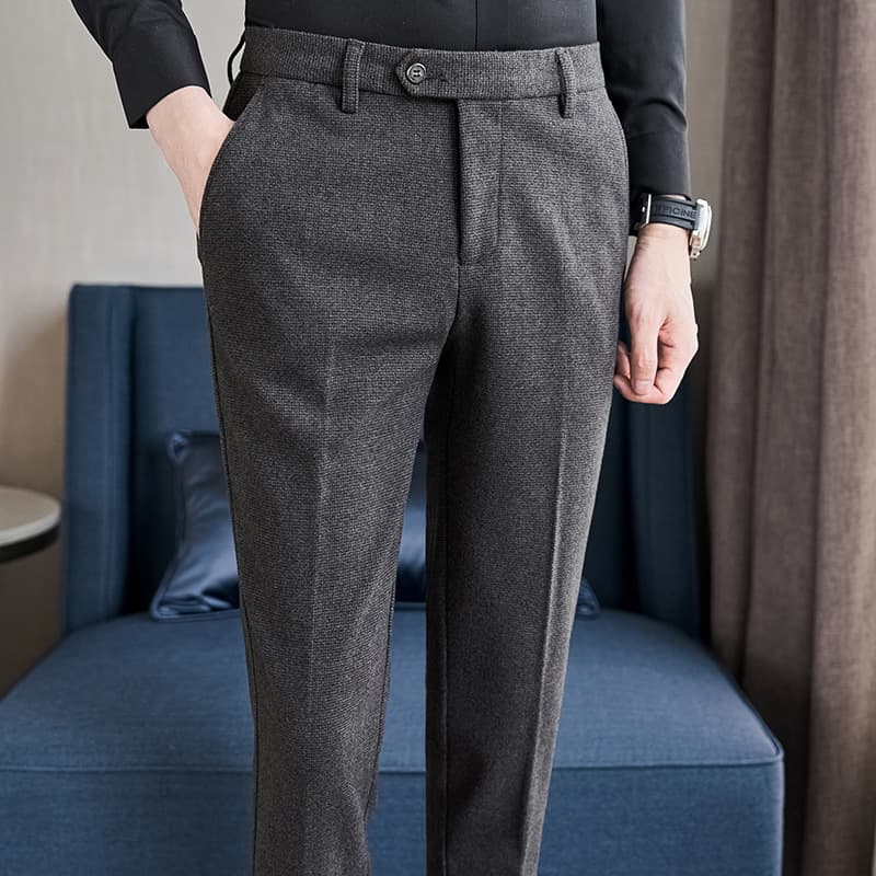 Pantalones slim para hombre con acabado sándado