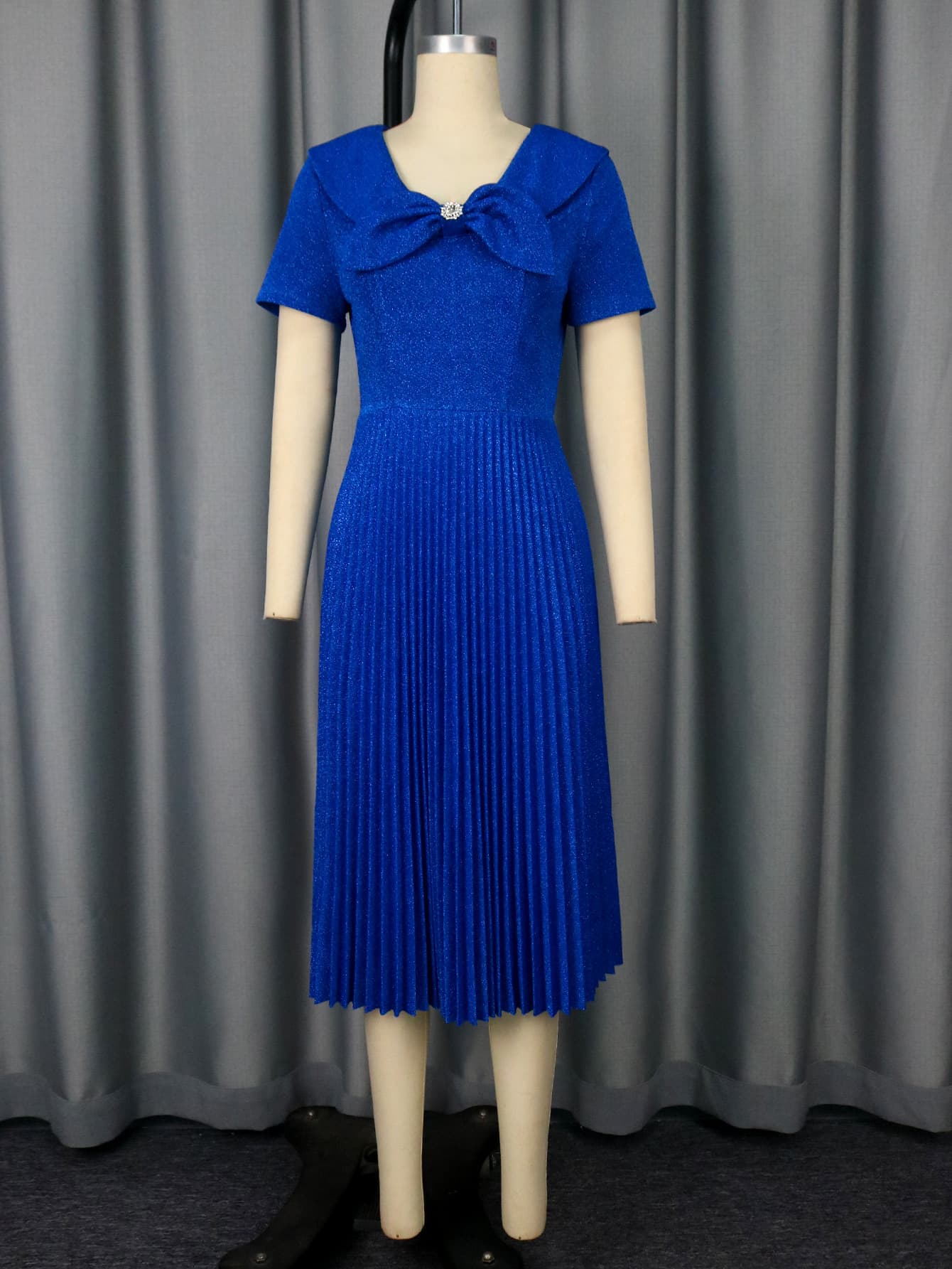 Vestido de mujer con lazo, solapa y manga corta
