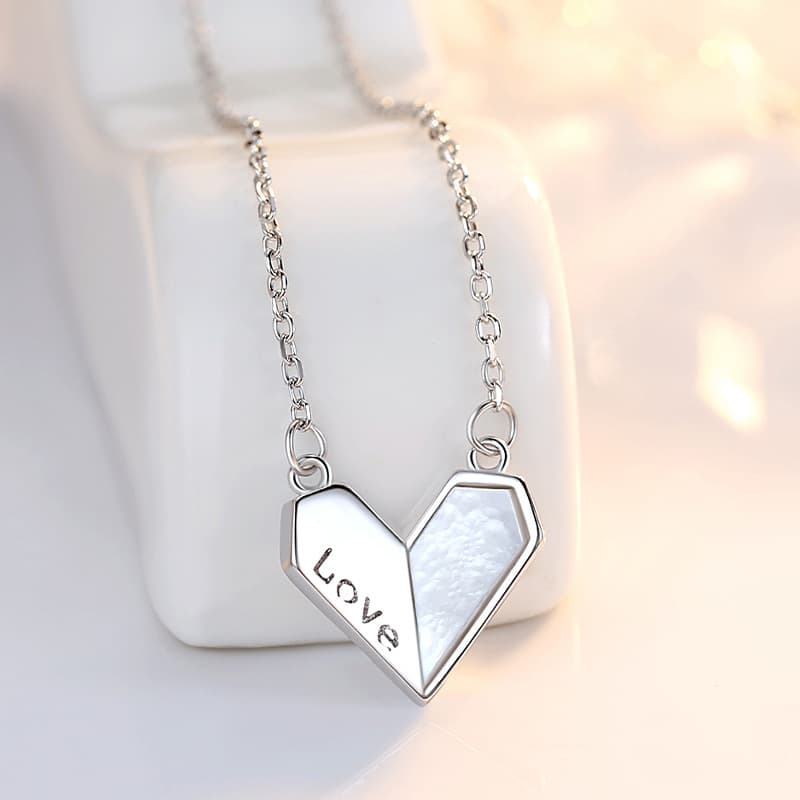 Collar de plata 925 con forma de corazón y concha blanca