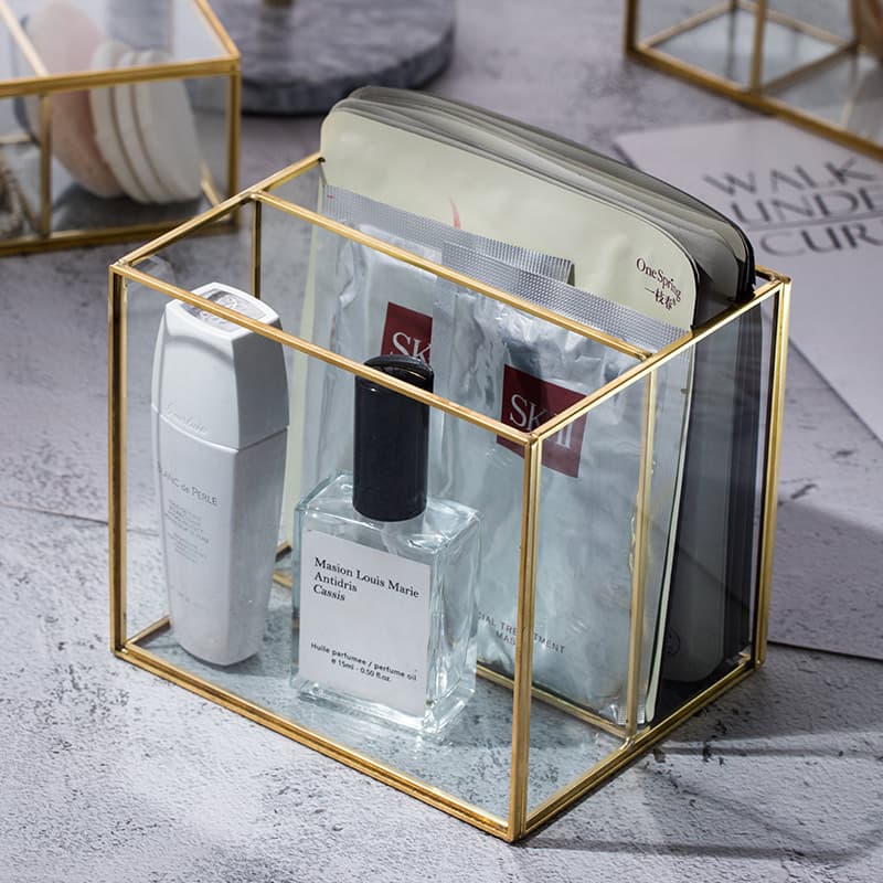 Organizador de cosméticos y joyas con vidrio y latón
