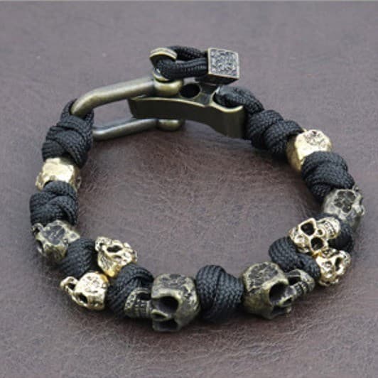 Pulsera tejida de paracord con calavera punk