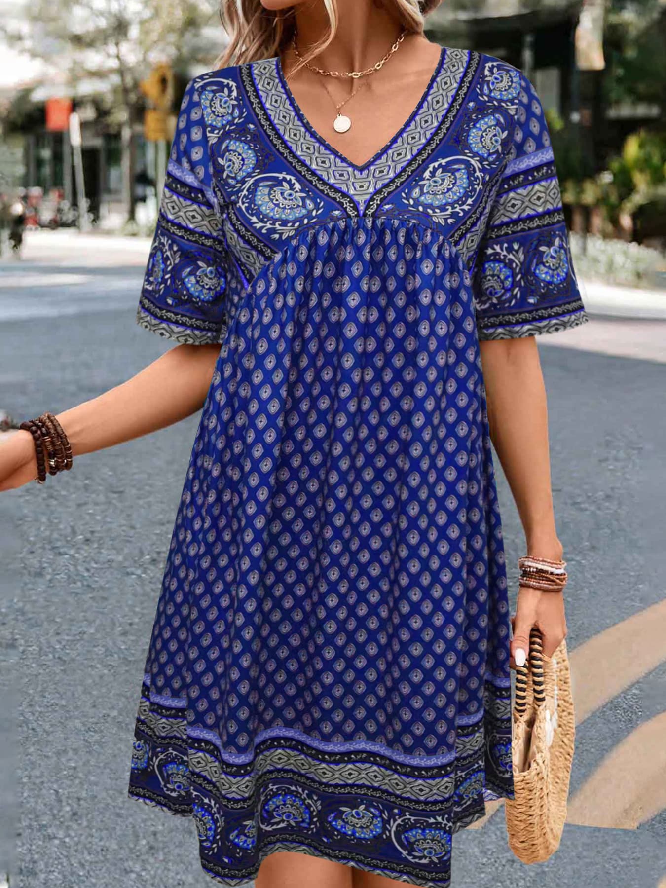 Vestido casual con estampado étnico y mangas cortas