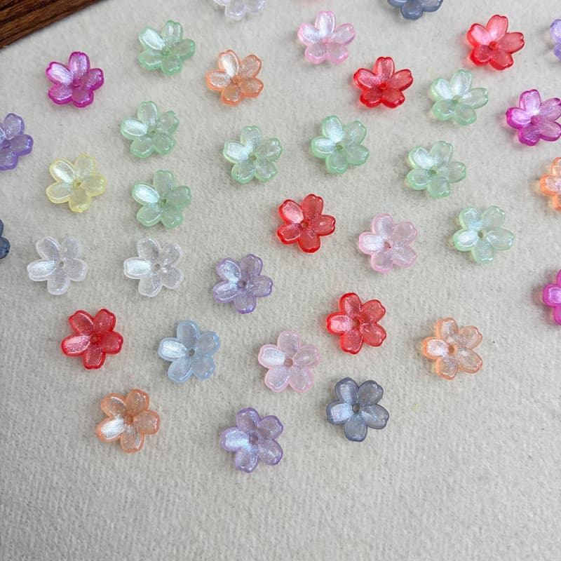 Cuentas de flores de 5 pétalos acrílicas de 11 mm con brillo fino