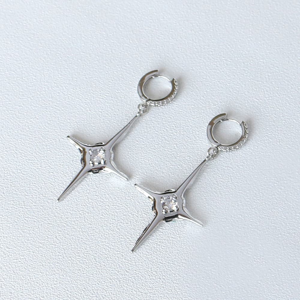 Aretes de cruz simples con baño de platino