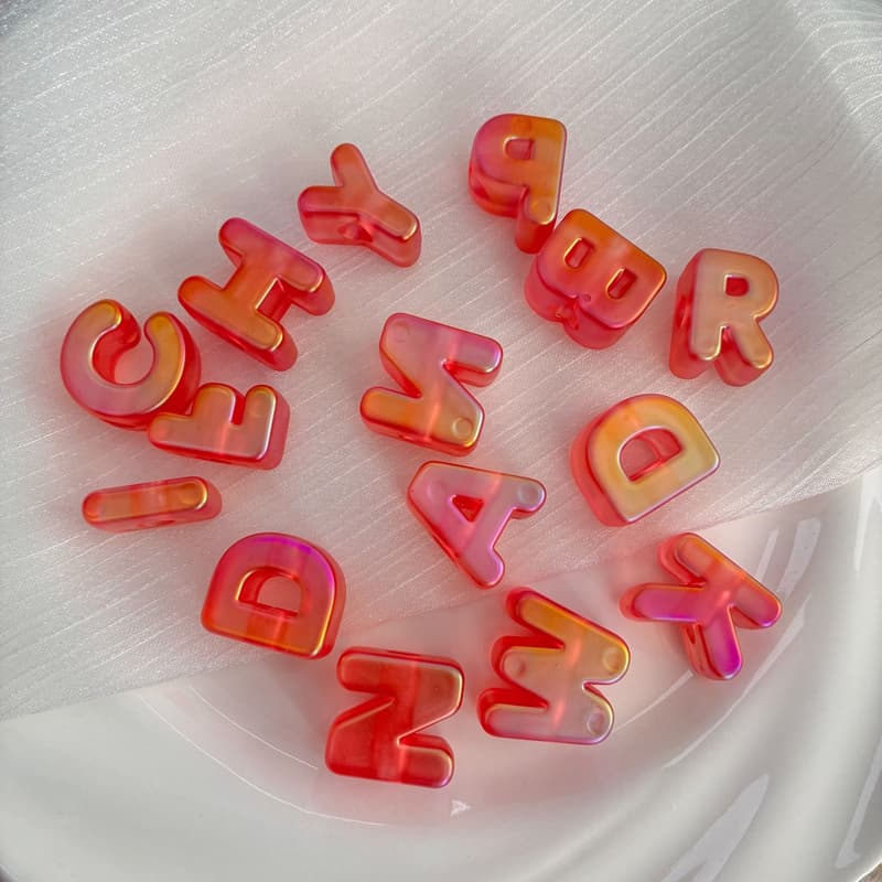Cuentas de letras acrílico iridiscente para pulseras y collares