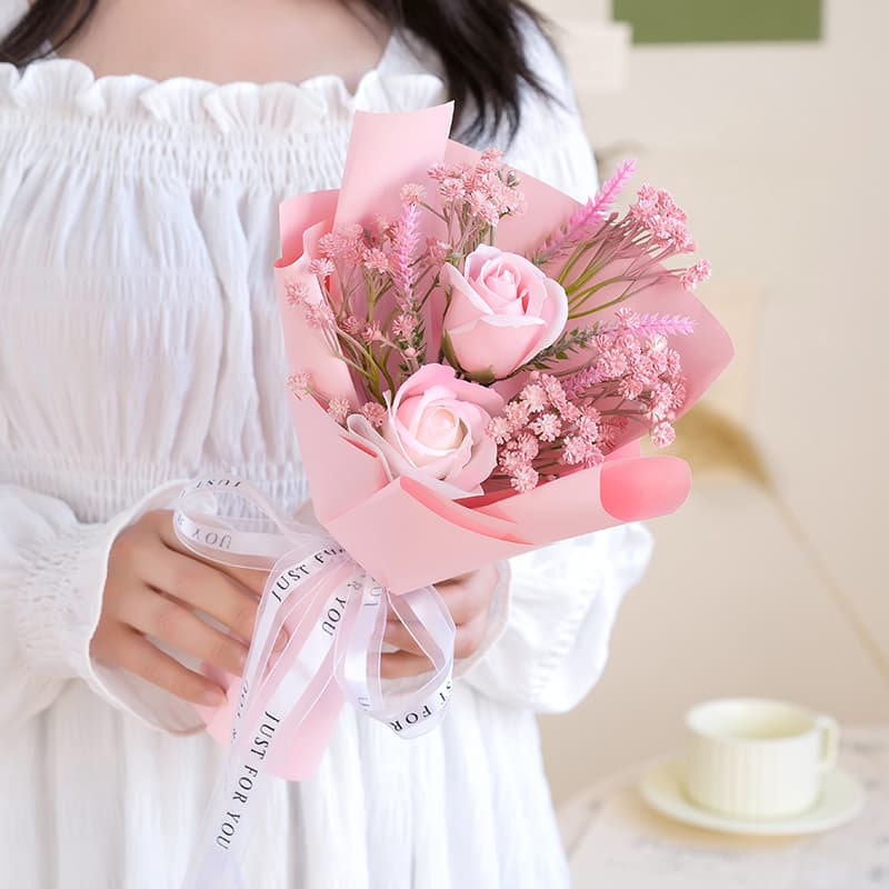 Ramo de flores preservadas con acabado tipo jabón