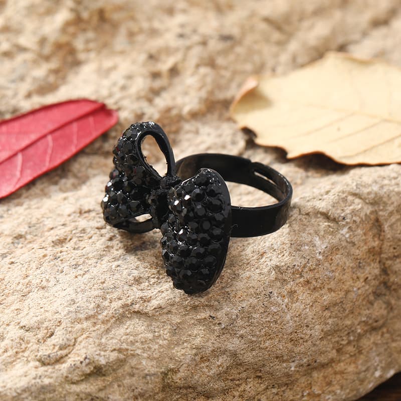 Anillo negro de arco con cristales ajustable
