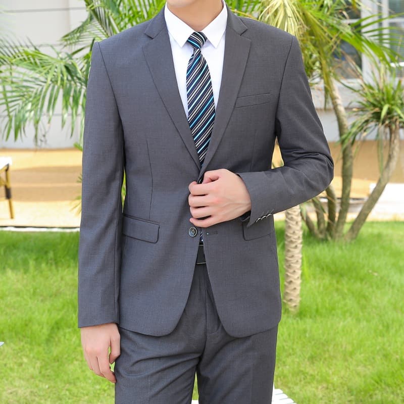 Traje de negocios entallado para hombre