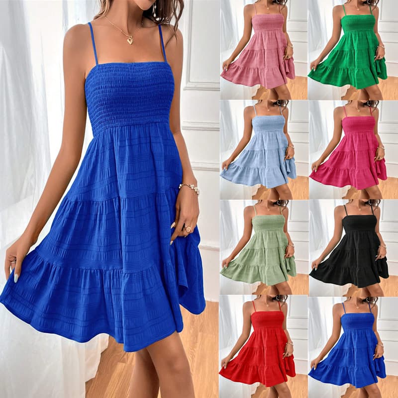 Vestido de playa de verano con escote cuadrado y pliegues