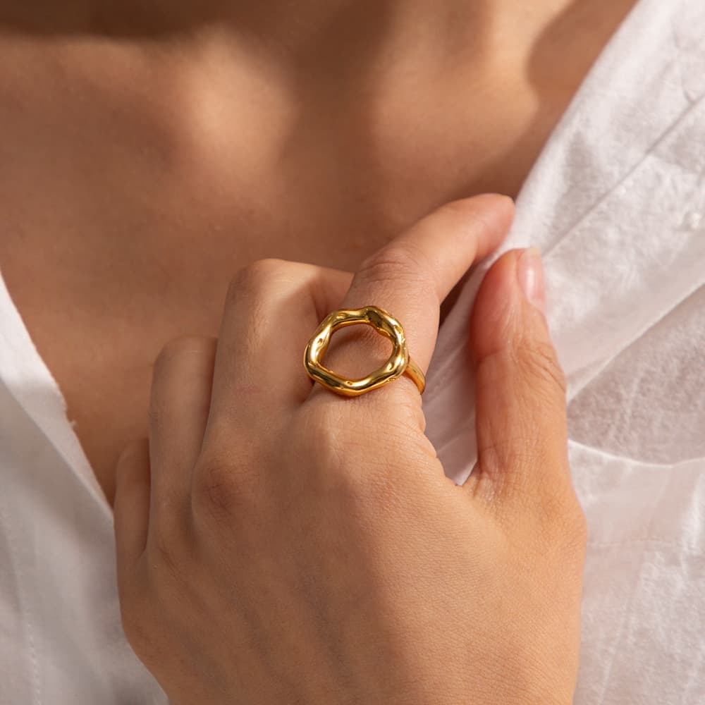 Anillo de flor de lava hueca con diseño especial