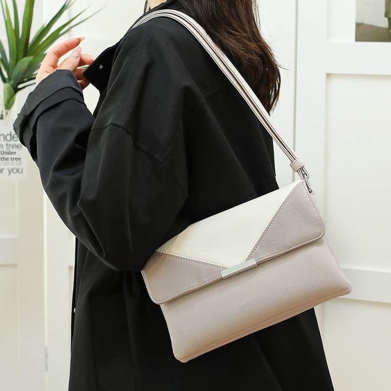 Bolso de hombro pequeño cuadrado con colores contrastados