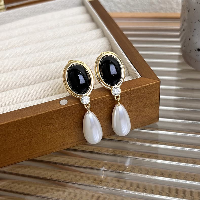 Aretes de gota de agua con perla