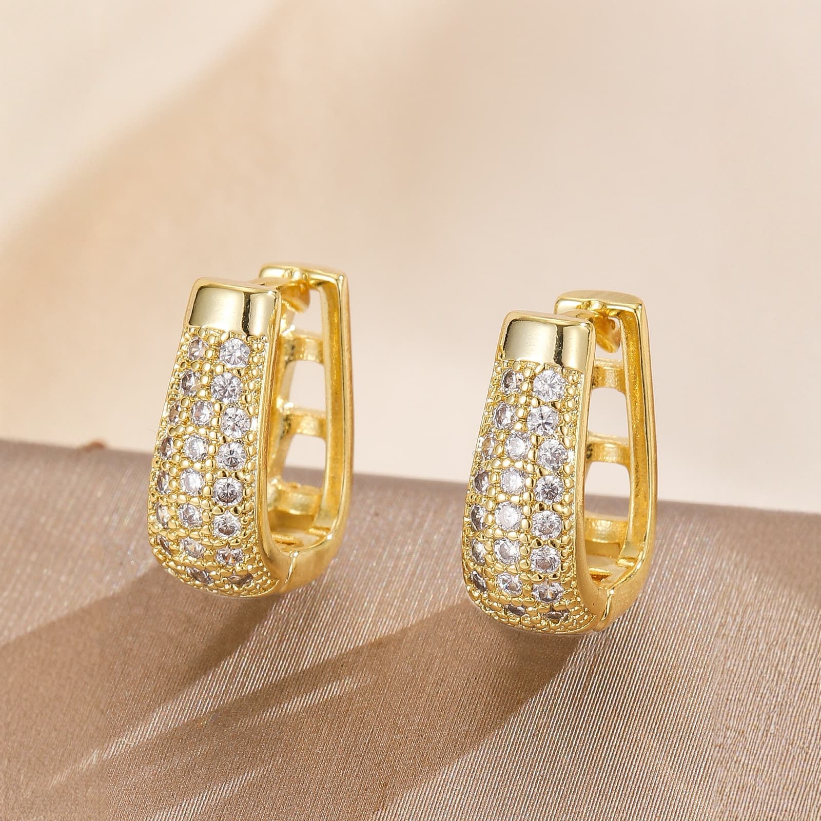 Aretes de cobre chapado en oro