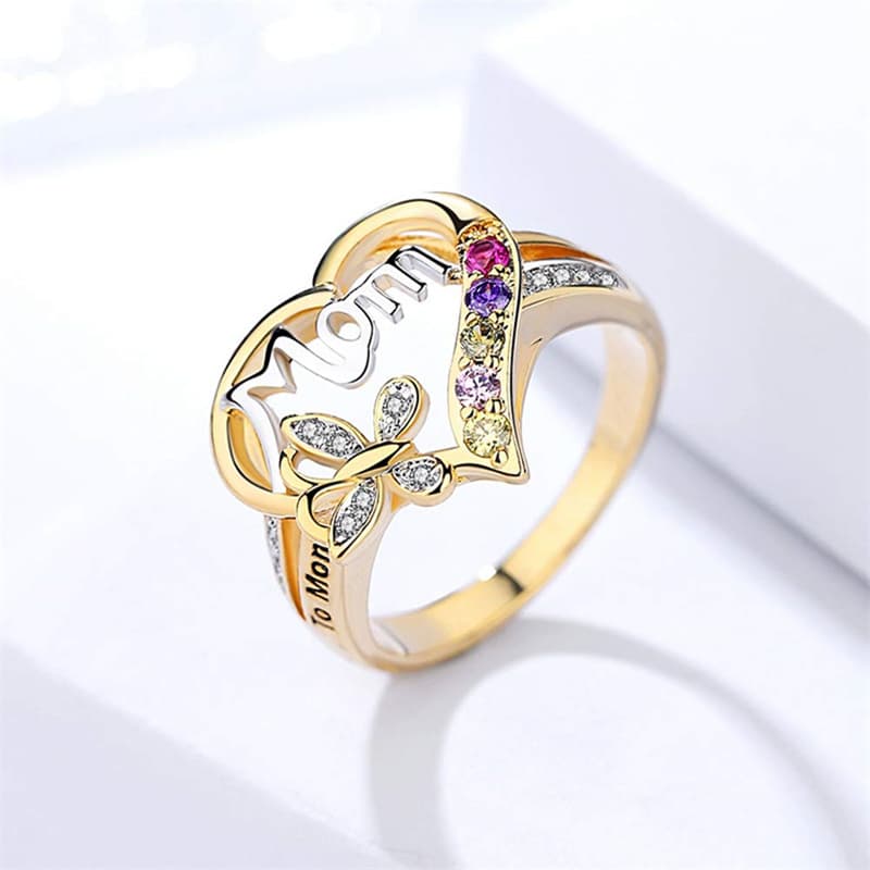 Anillo corazón hueco con diseño mariposa y cristales
