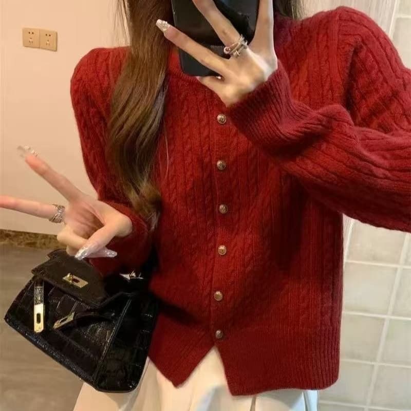 Cardigan de lana tejido con botones dorados