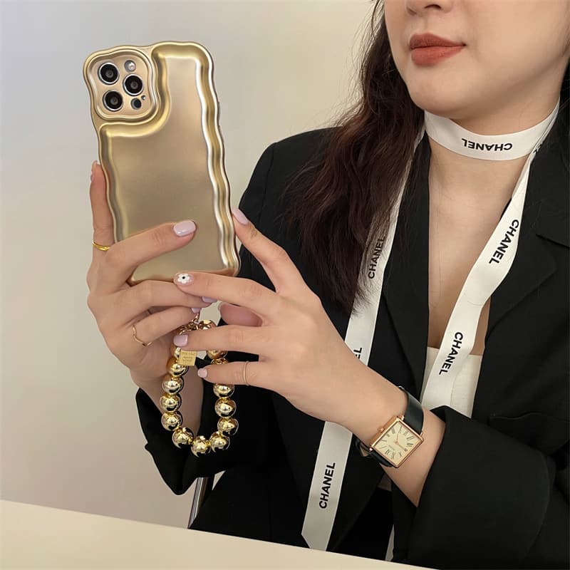 Funda para iPhone con borde ondulado