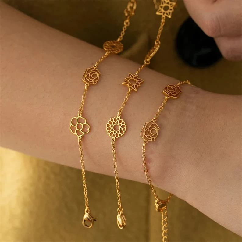 Pulsera de acero inoxidable con flores combinadas