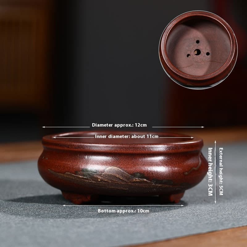 Maceta de barro púrpura con diseño decorativo