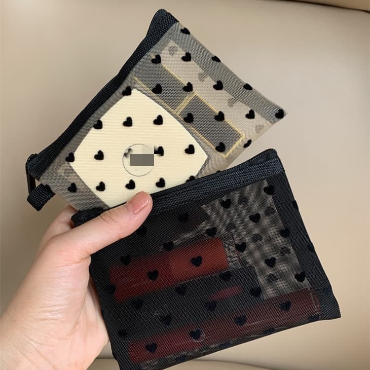 Bolsa de malla para maquillaje con diseño de corazón