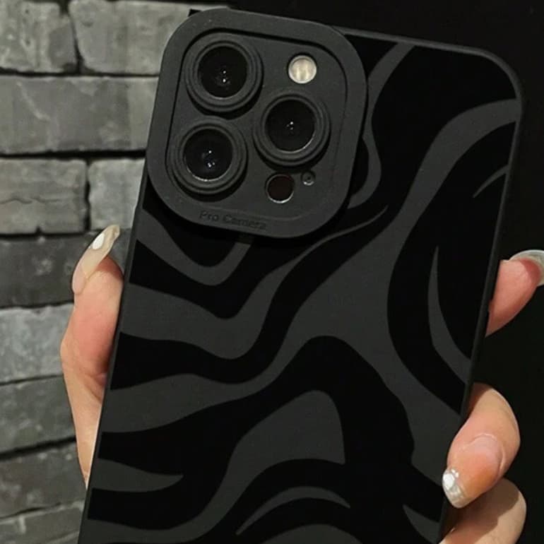 Funda para iPhone con rayas negras y diseño pupila