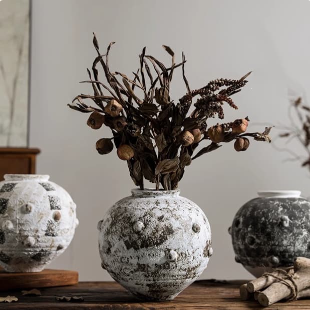 Florero de cerámica vintage con acabado desgastado