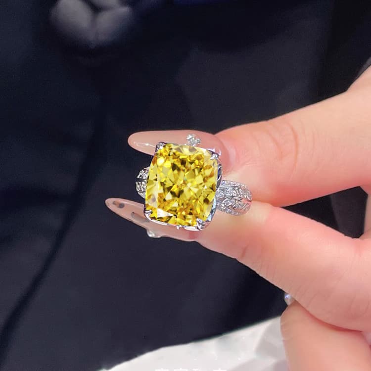 Anillo diamante simulado corte cojín con engaste pave vintage