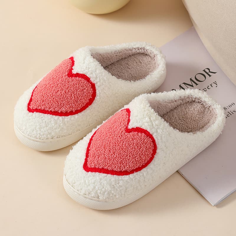 Pantuflas de felpa estilo amor de dibujos