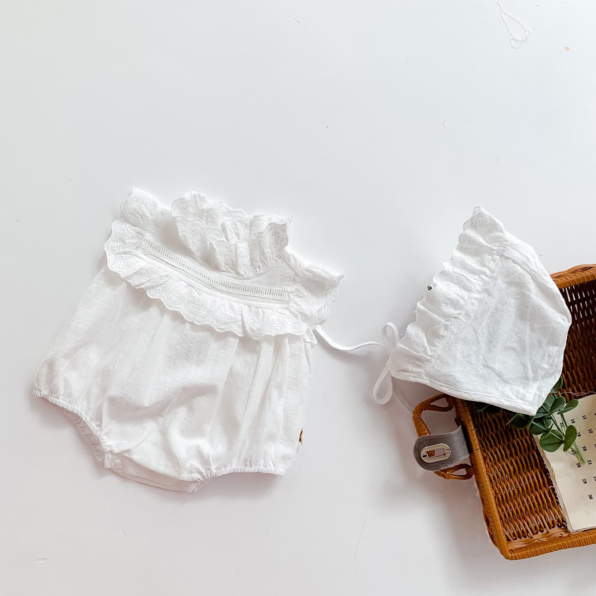 Mameluco de bebé estilo coreano con encaje
