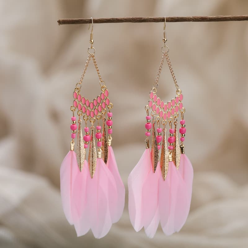 Aretes largos con pluma forma V