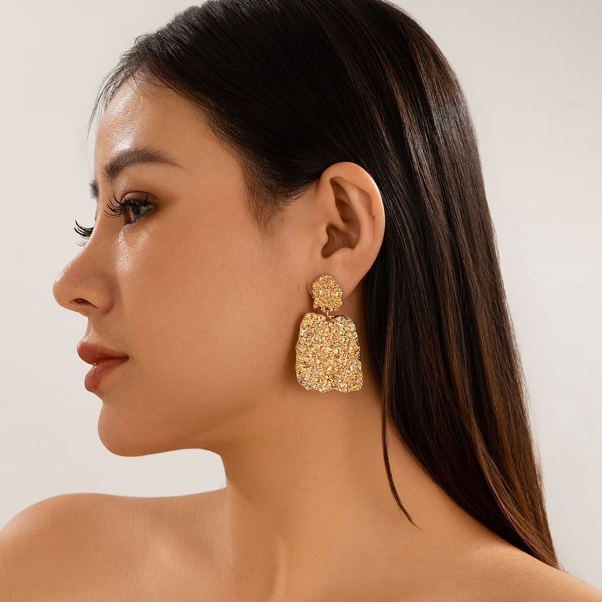 Aretes festoneados con diseño irregular