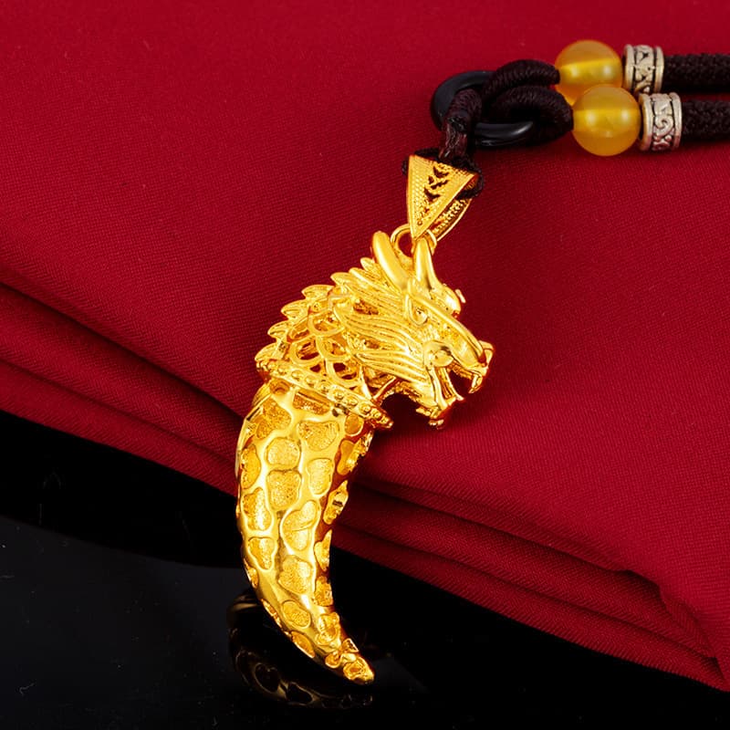 Collar de colmillo lobo con acabado dorado