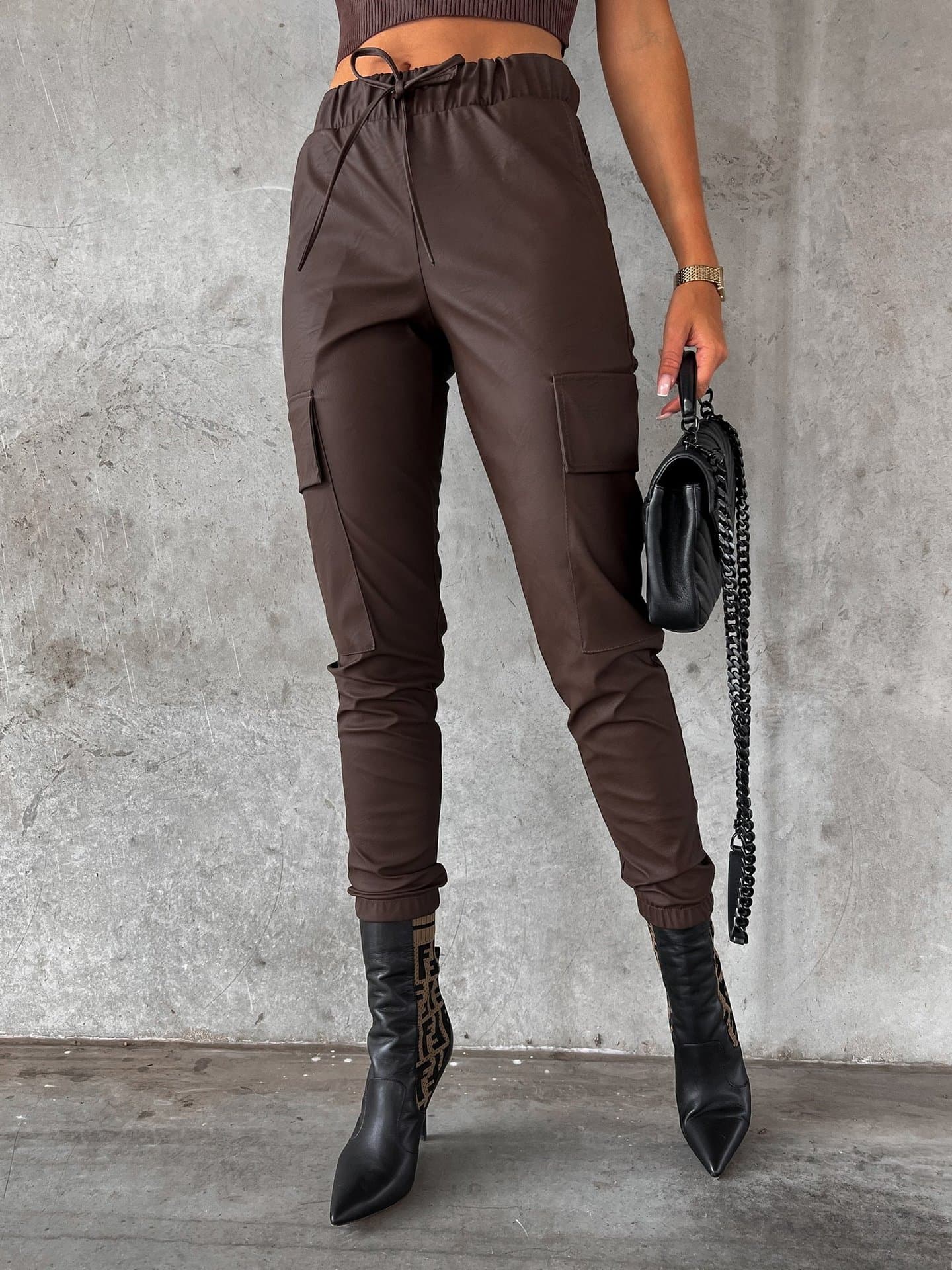 Pantalones de cuero mate ajustados