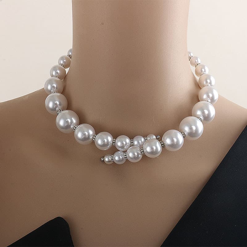 Collar de concha de perla blanca brillante de tamaño abierto