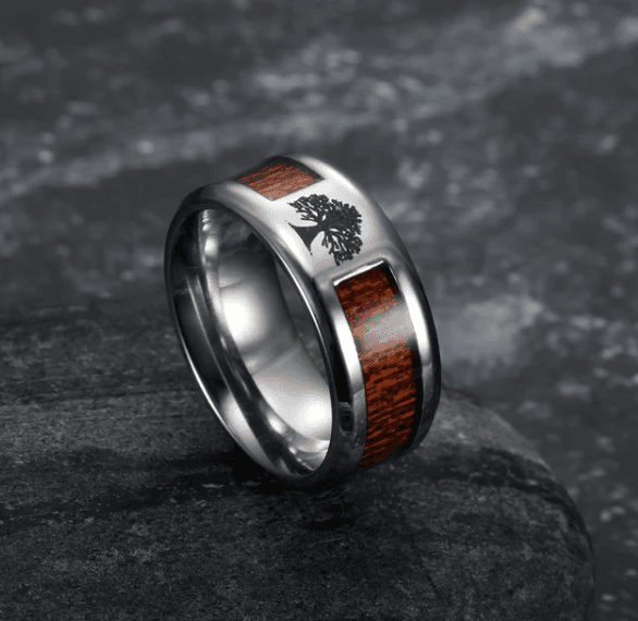 Anillo de acero inoxidable con árbol de vida e incrustación de madera