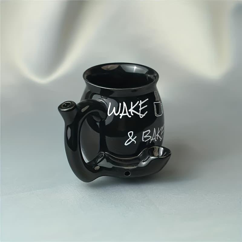Taza de cerámica para café con diseño minimalista