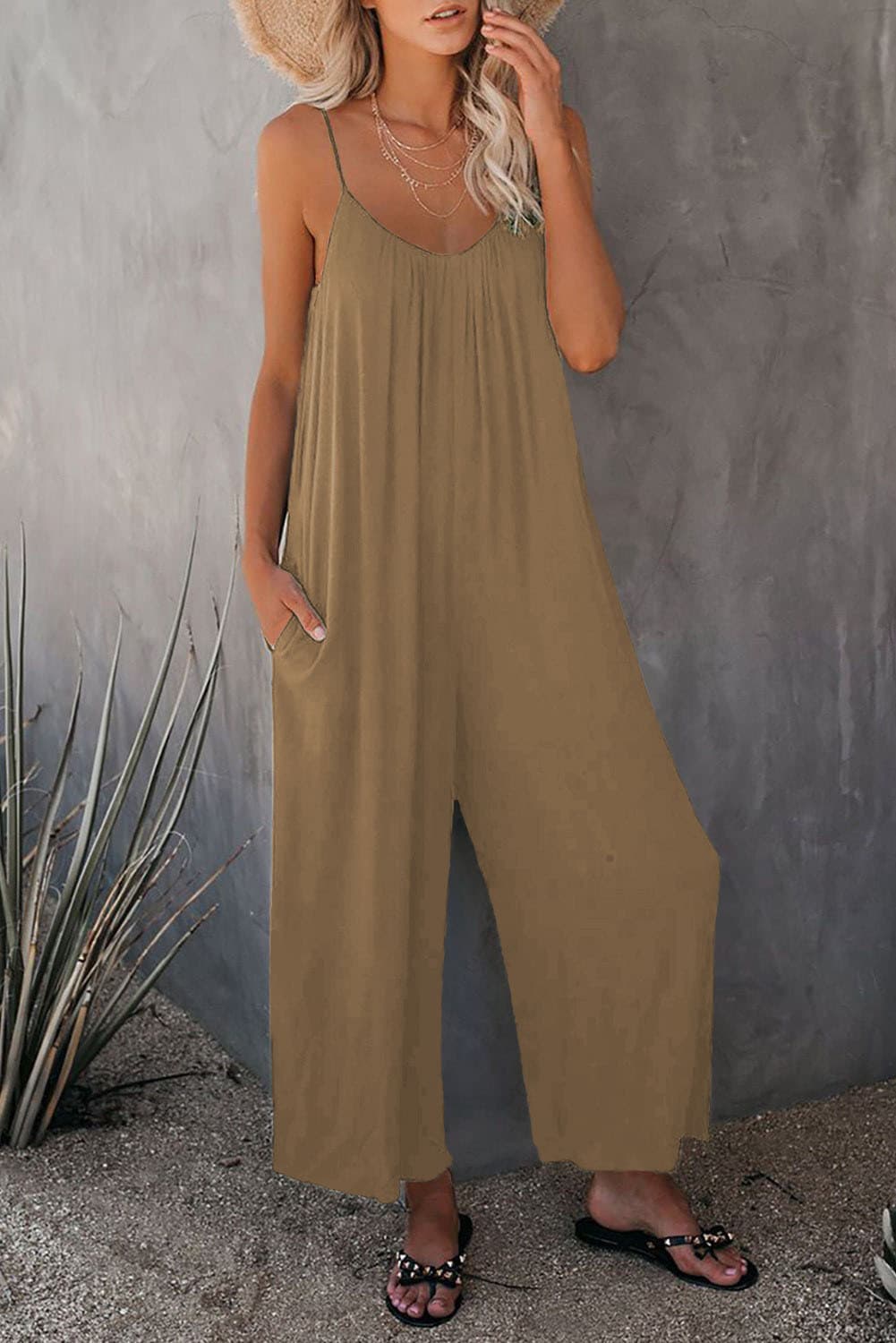 Mono deportivo con bolsillos y tirantes ajustables