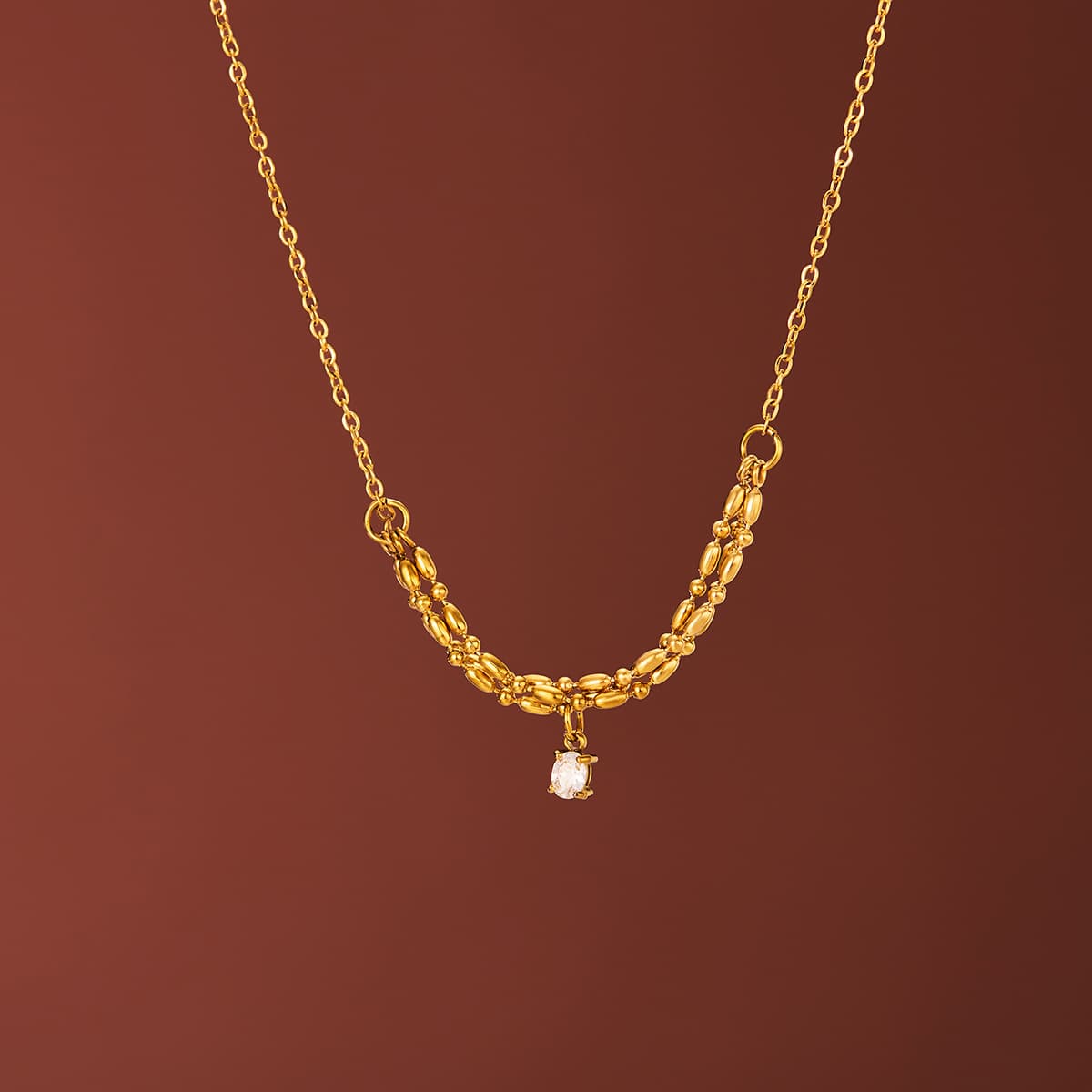 Collar de circón retorcido con acabado duradero
